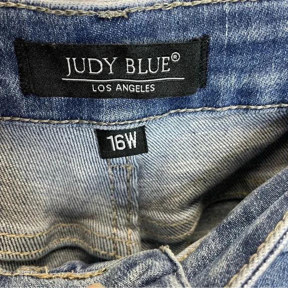 Judy Blue Boyfriend Distressed High Waisted Star Printed Stretch Denim Jeans - Picture 4 of 8